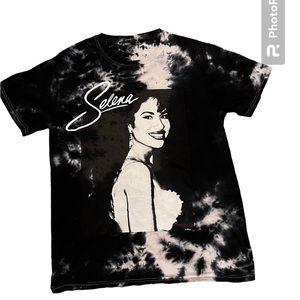 SELENA T SHIRT size small